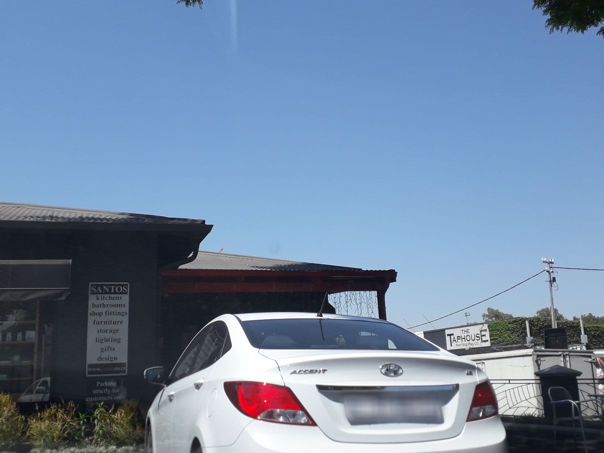 Street view near Explorer Backpackers, Randburg — © lenah (CC BY-SA · Mapillary)
