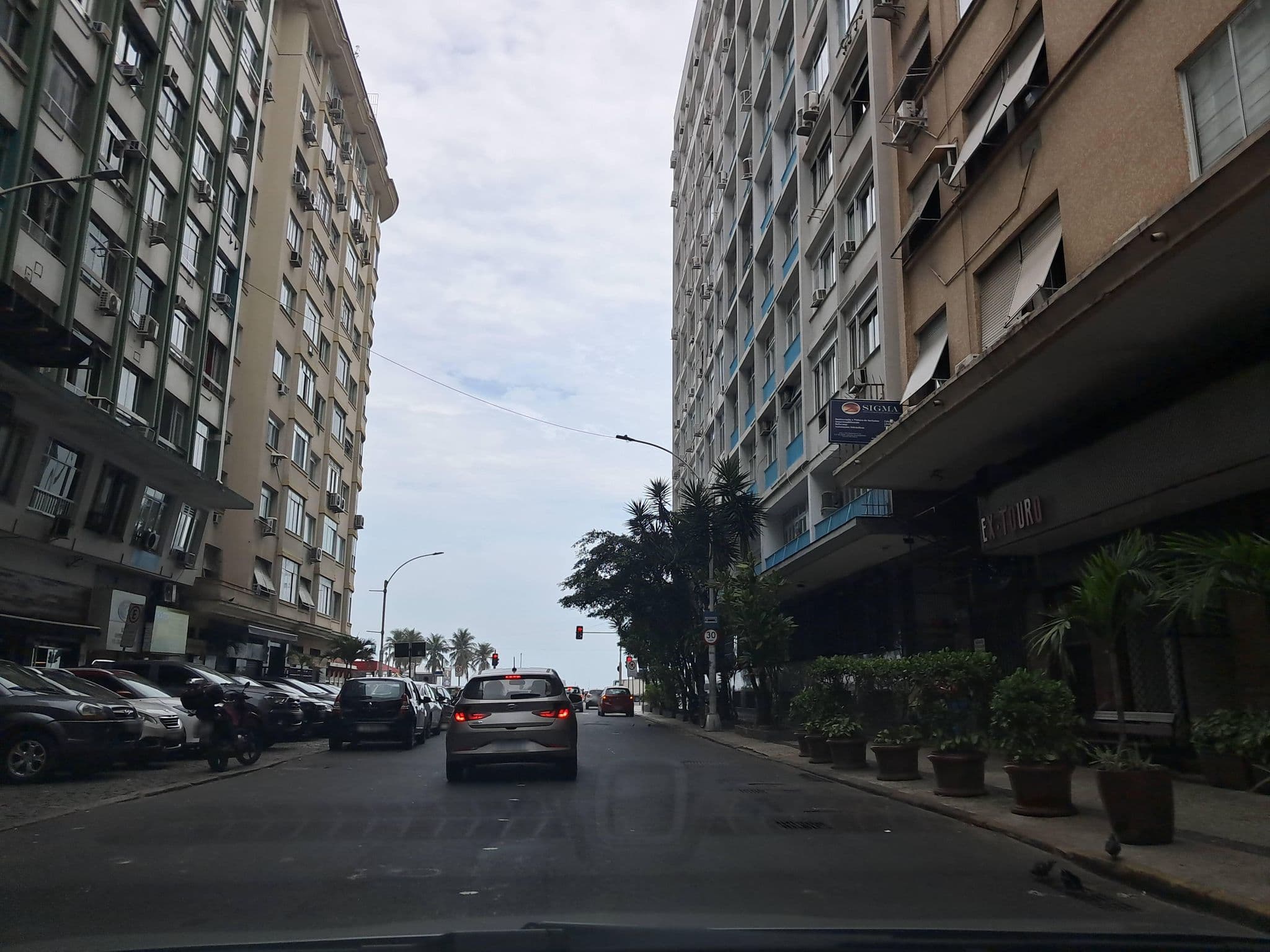 Street view near Hostel Princess Copacabana, Copacabana — © enzostana (CC BY-SA · Mapillary)