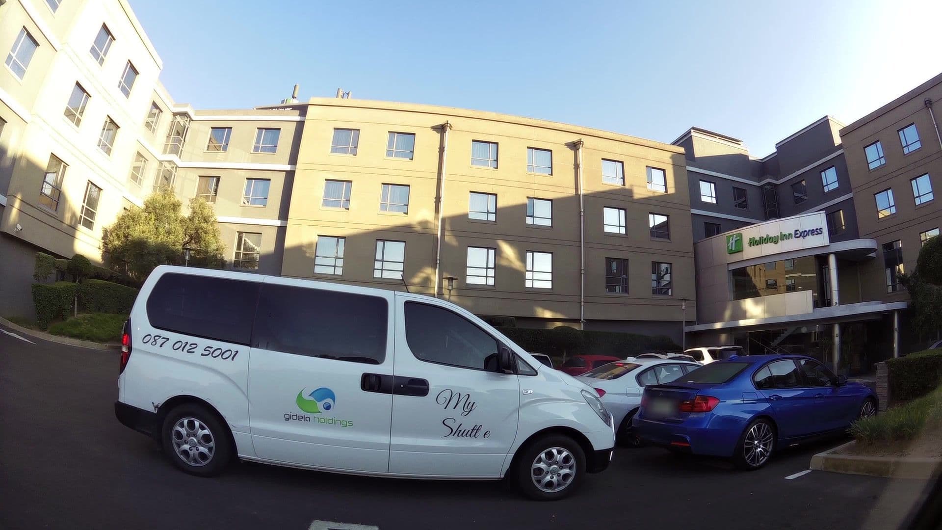 Street view near Holiday Inn Express Sandton-Woodmead, Alexandra — © kaartcam (CC BY-SA · Mapillary)