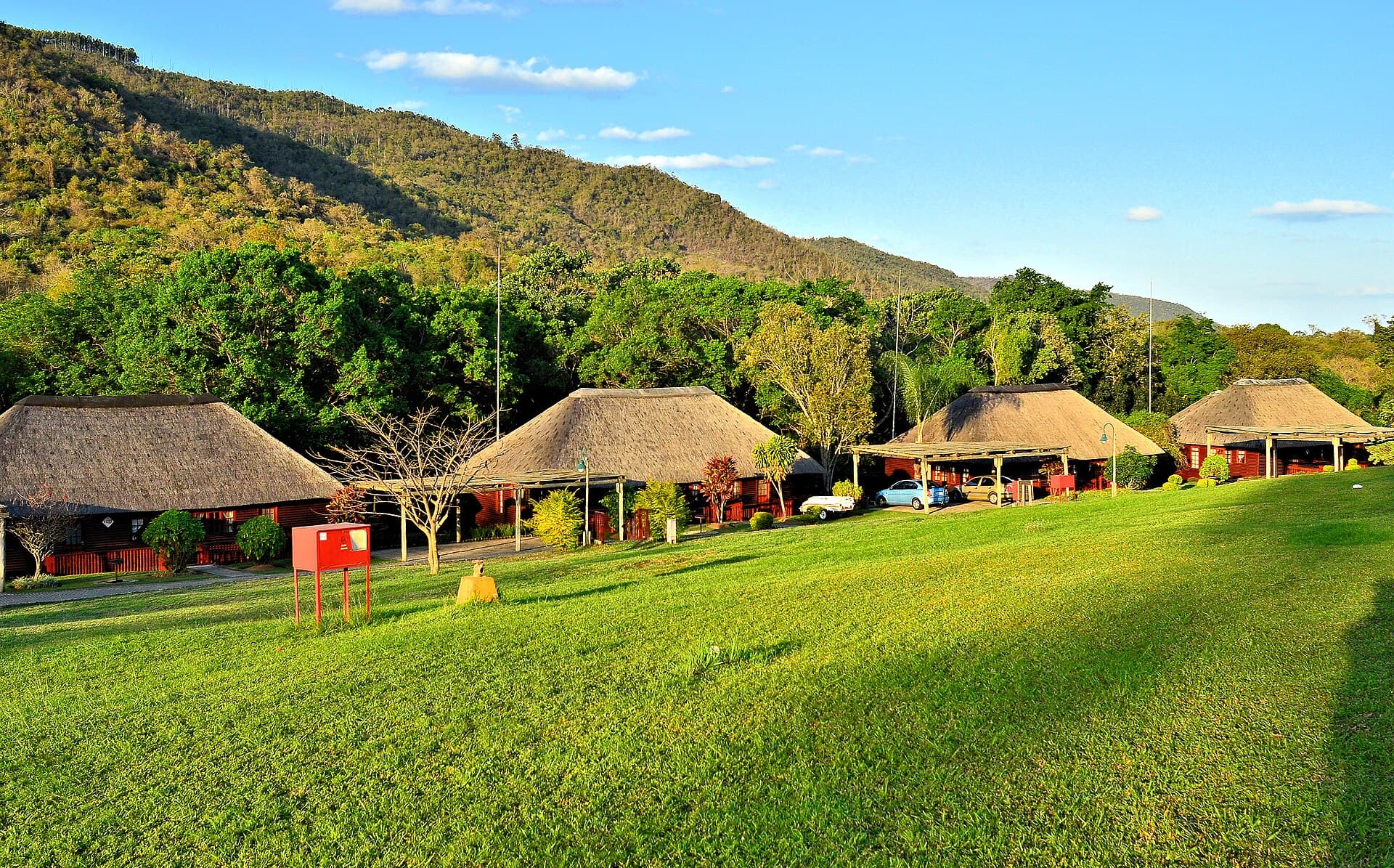 Hazyview Cabanas (via Wikimedia Commons, CC BY-SA 4.0)