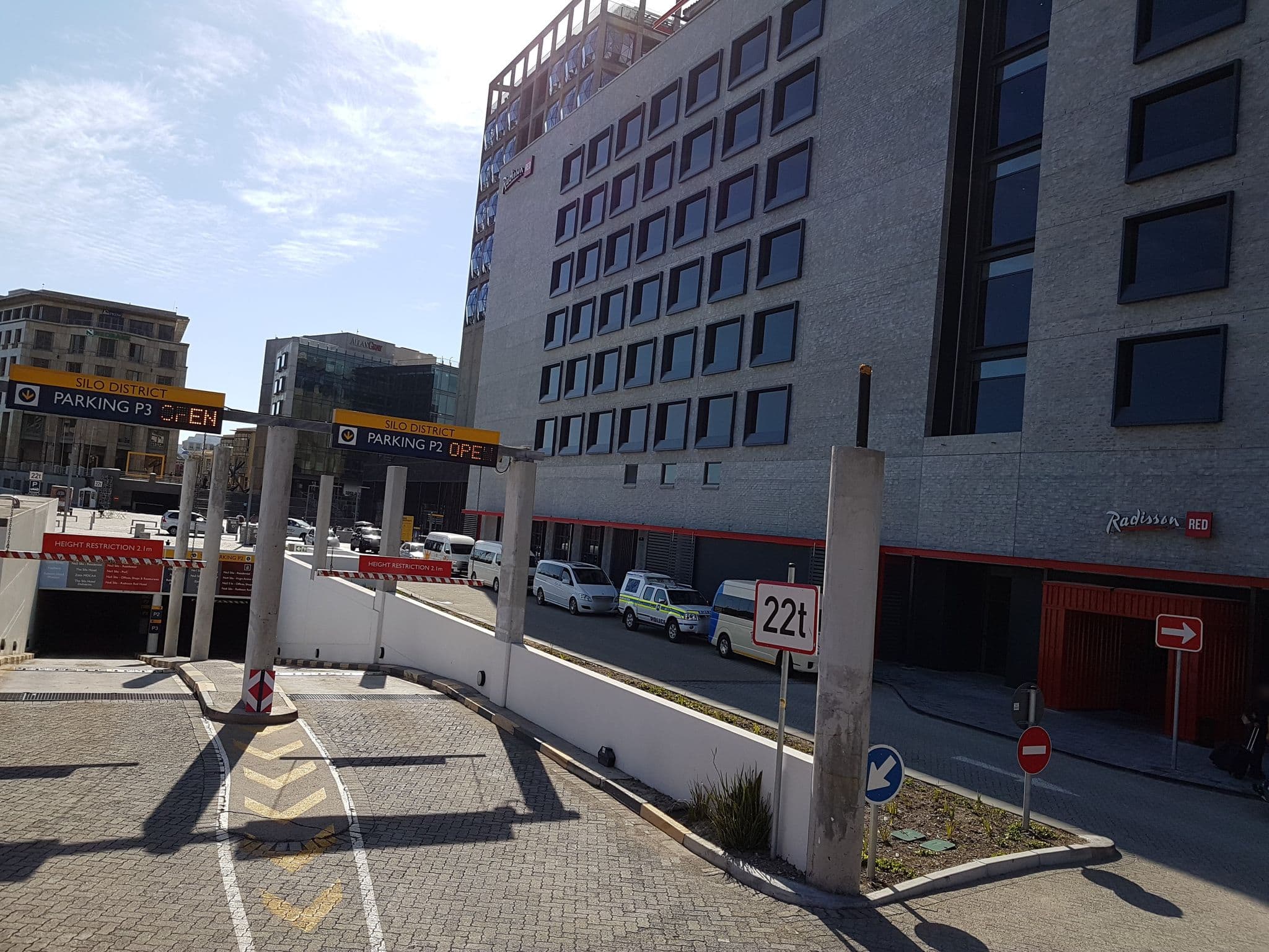 Street view near Radisson Red Hotel, Cape Town