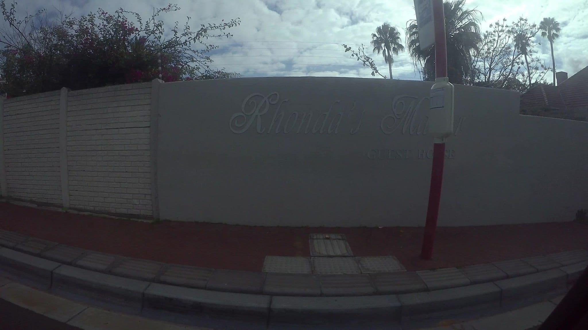 Street view near Rhonda's Manor, Cape Town