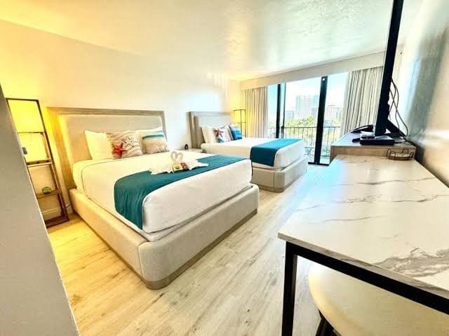 FREE PARKING Palms Hotel Waikiki - Deluxe Double Studio, Hotel in Waikīkī