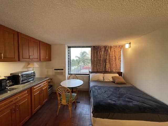 Waikiki Hotel Studio @ Hawaiian Monarch Building 1 day min, Hotel in Waikīkī