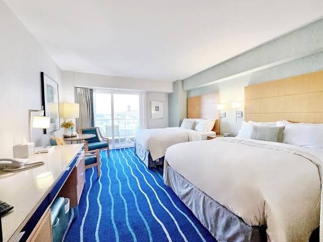 Upscale High FL-32nd Ala Moana Hotel w/Premium Double Room-Mountain View, Hotel in Waikīkī