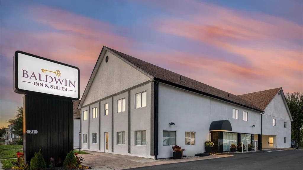 Baldwin Inn & Suites, SureStay Collection by Best Western, Hotel in West Springfield