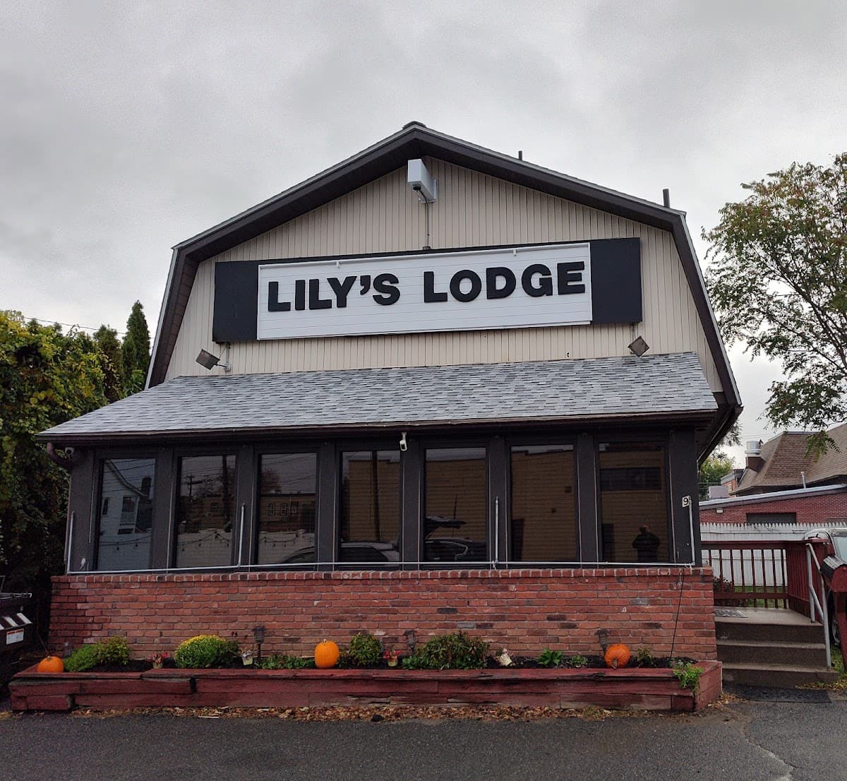 Lily's Lodge, Hotel in West Springfield
