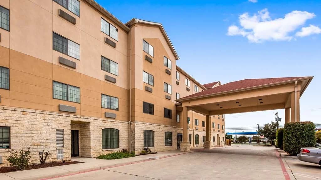 Best Western Windsor Pointe Hotel & Suites-Frost Bank Center, Hotel in Kirby