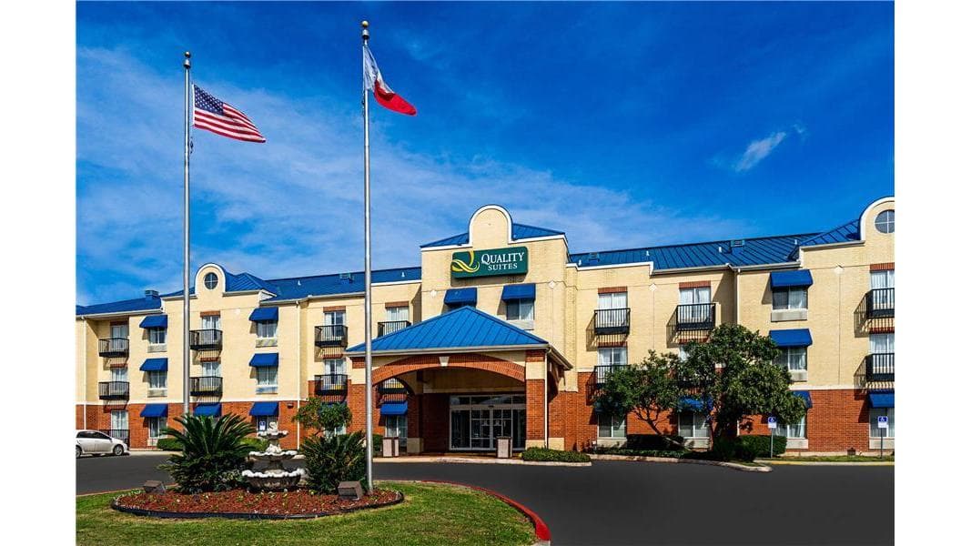 Quality Suites San Antonio Northeast, Hotel in Kirby