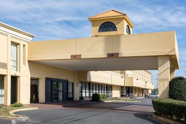 Quality Inn Near Joint Base Andrews-Washington Area, Hotel in Morningside
