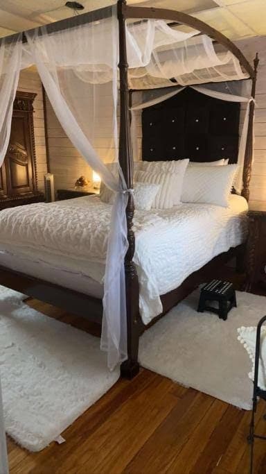 Bath House Hotel - Queen Suite with Spa Bath, Hotel in Antlers