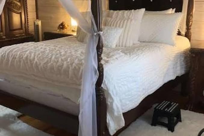 Bath House Hotel - Queen Suite with Spa Bath, Hotel in Antlers