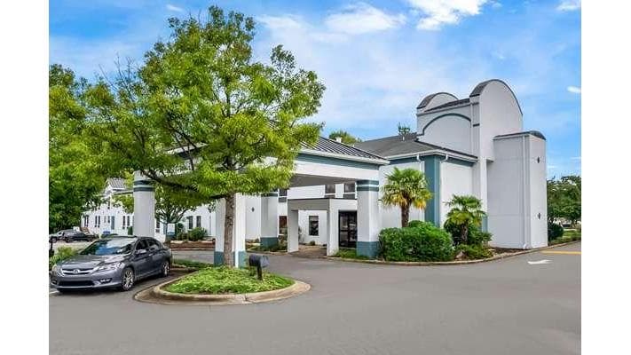 Clarion Pointe Apex - Holly Springs, Hotel in Apex