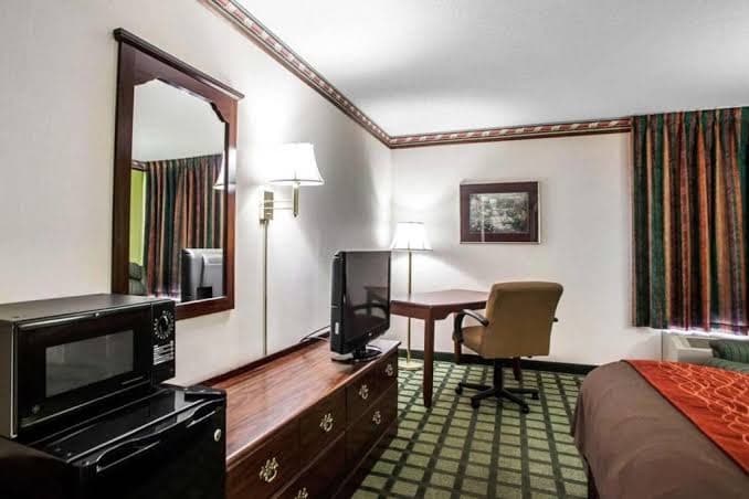 Quality Inn Arcola - King Room - Accessible/Non-Smoking, Hotel in Arcola
