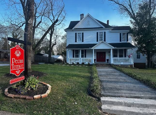 Pecan Terrace Bed & Breakfast, Bed & Breakfast in Easley