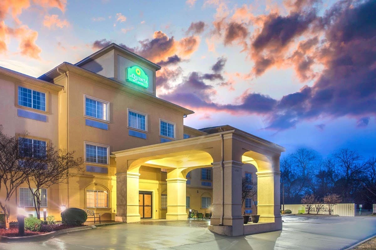 La Quinta Inn & Suites by Wyndham Fort Smith, Hotel in Fort Smith