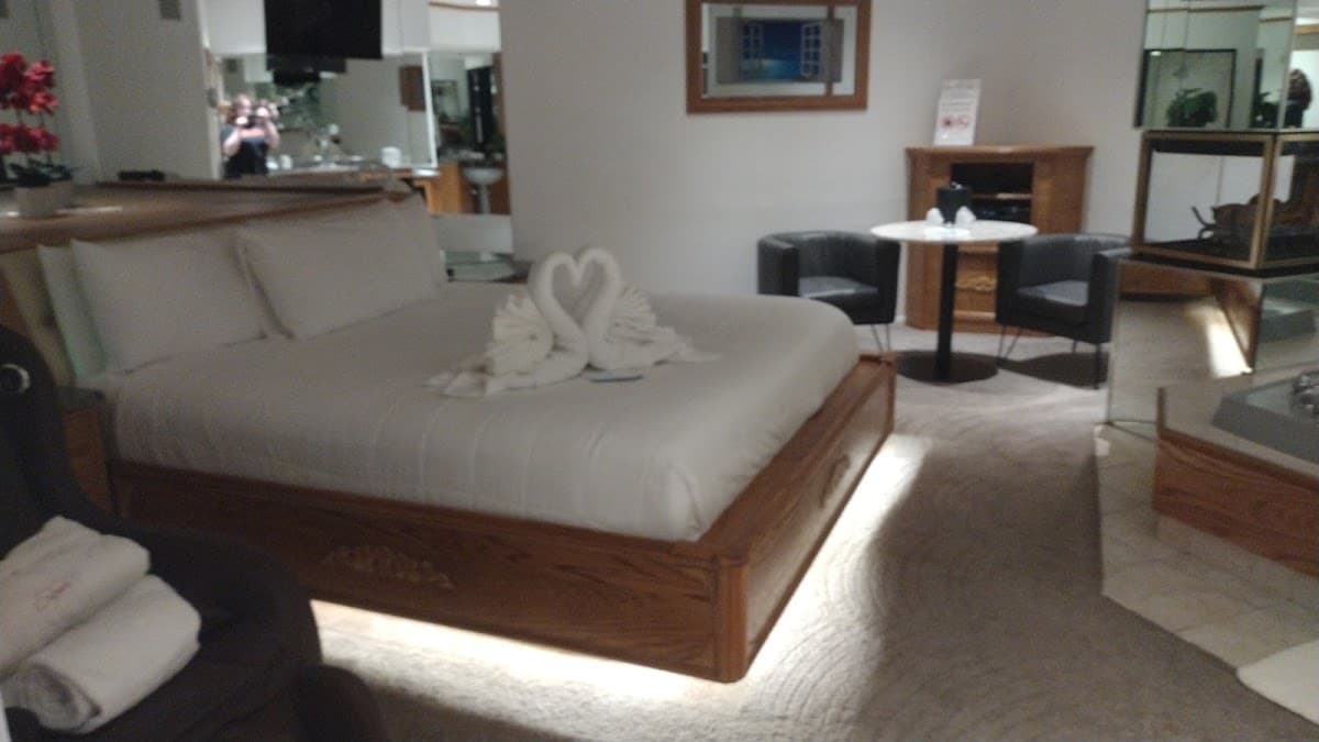Sybaris Clubs International Inc, Hotel in Prospect Heights