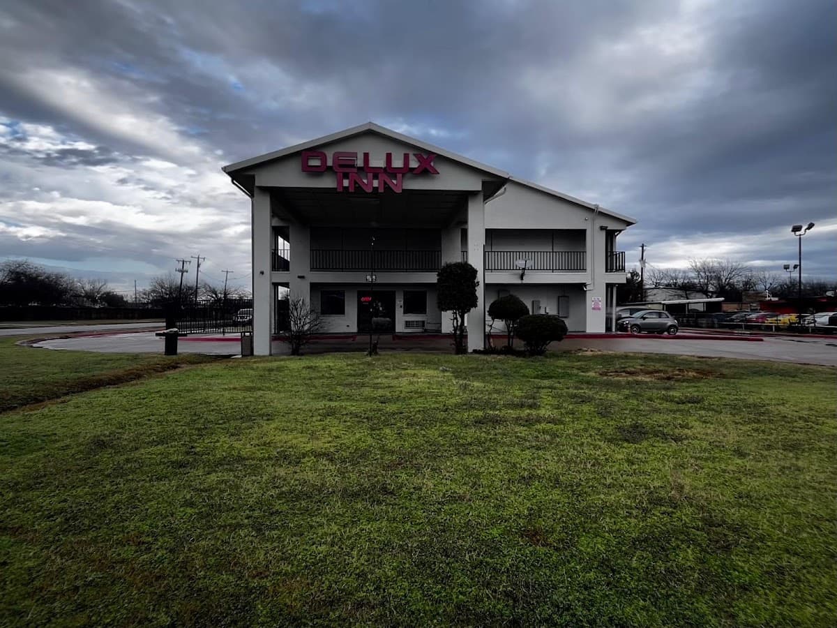Deluxe Inn Motel By OYO Grand Prairie Interstate 30, Motel in Grand Prairie