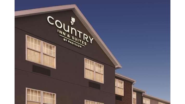 Country Inn & Suites by Radisson, Dubuque, IA, Hotel in Asbury