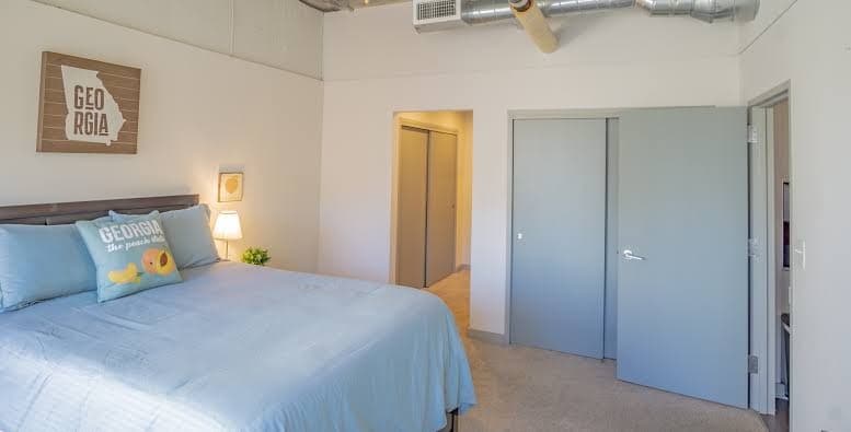 Midtown 1br Fully Furnished Apartment - Great Location! 1 Bedroom Apts, Hotel in Atlanta