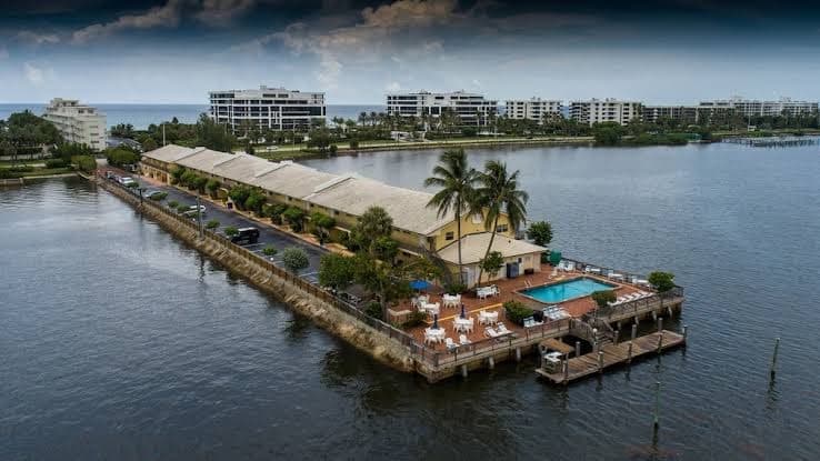 PALM BEACH Waterfront Suites, Hotel in South Palm Beach