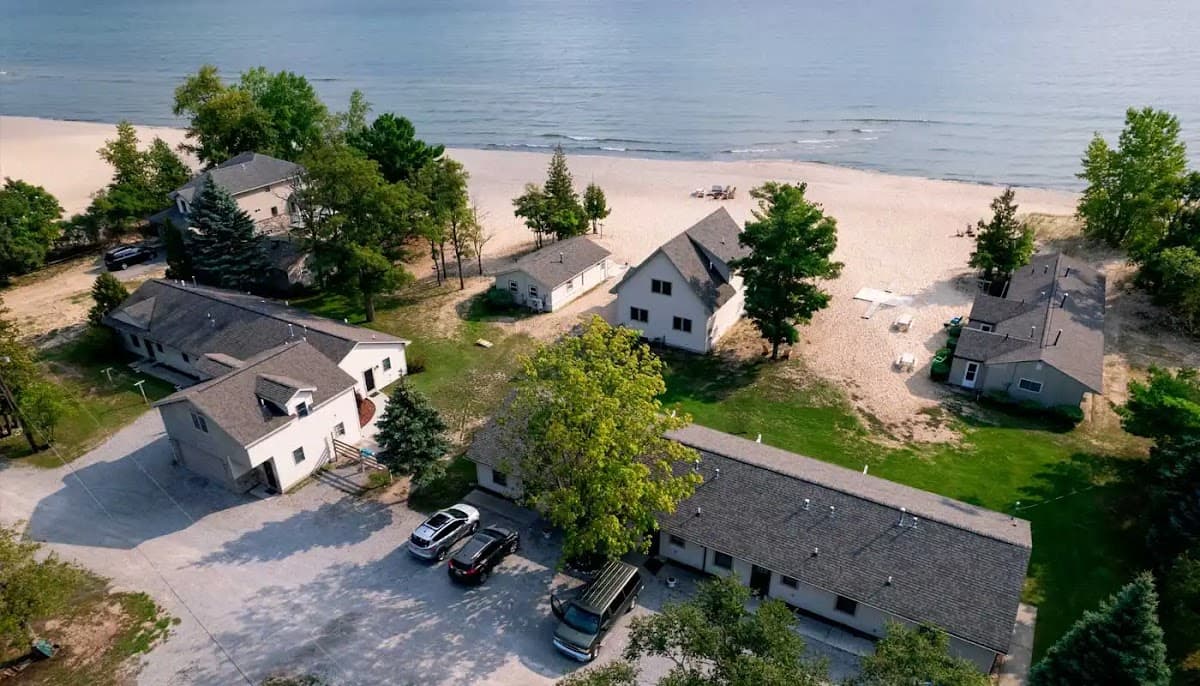 Thomas Parkside Cottages, Resort in Au Sable