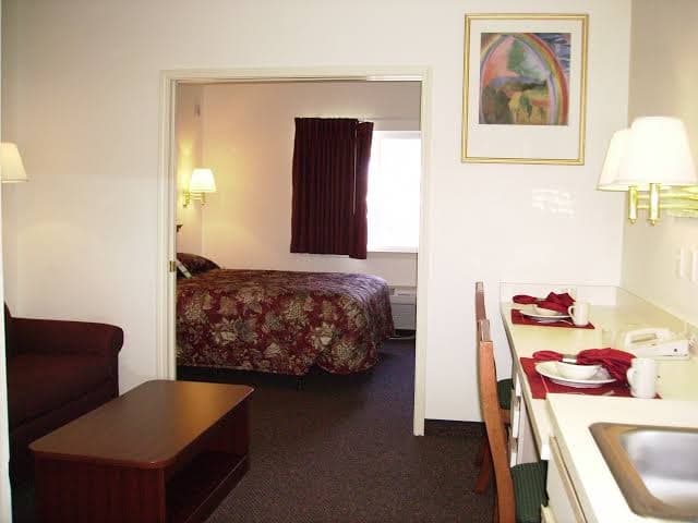 Crestwood Suites Extended Stay, Aparthotel in Aurora