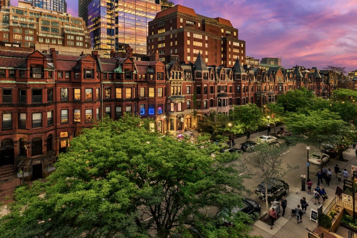 Maverick Suites at 245 Newbury Street, Hotel in Back Bay