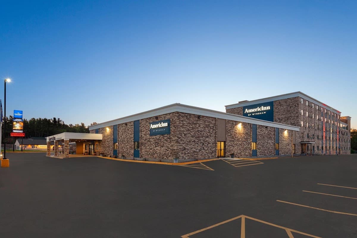 AmericInn & Suites By Wyndham Baraboo Event Center, Hotel in West Baraboo