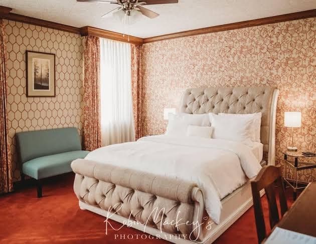 108 Historic Hotel Room 108 - Hotel Phillips, Hotel in Bartlesville