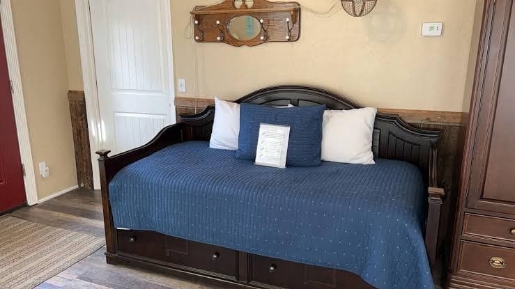 The Cottage on Mill street with Hot Tub, Holiday Home in Bayfield