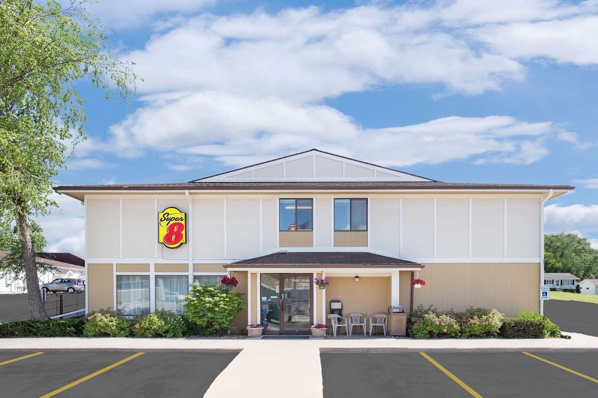 Super 8 by Wyndham Beaver Dam, Hotel in Beaver Dam