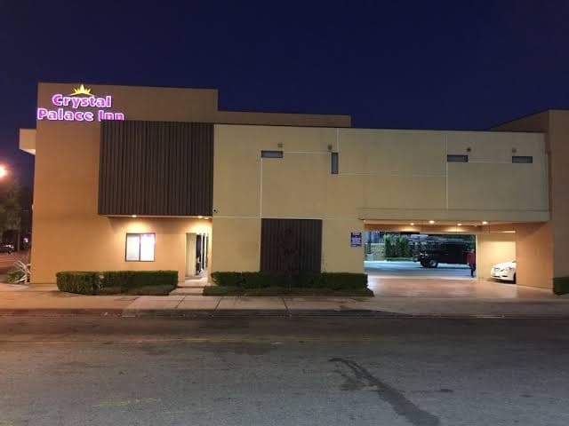 Crystal Palace Inn, Motel in Maywood