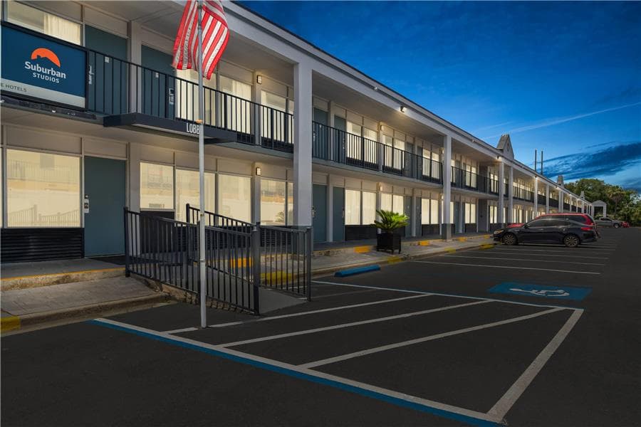 Suburban Studios Orange Park - Jacksonville near Naval Air Station, Aparthotel in Orange Park