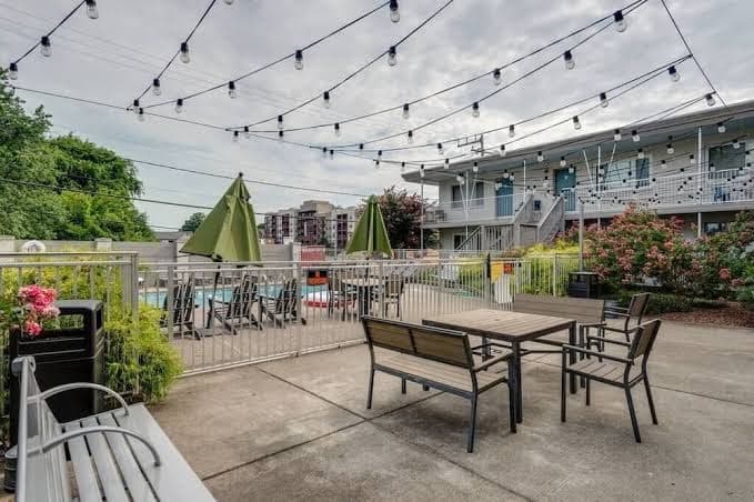 Newly renovated studio! <br>Our 'bnb used to be a 50's motel that was converted to condos, Motel in Nashville