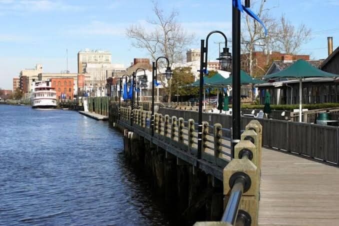 Water Street Retreats, Hotel in Wilmington