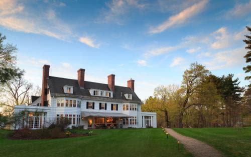 Four Chimneys Inn, Hotel in Bennington