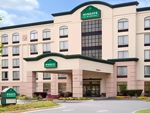 La Quinta Inn & Suites by Wyndham Duluth/Atlanta, Hotel in Berkeley Lake