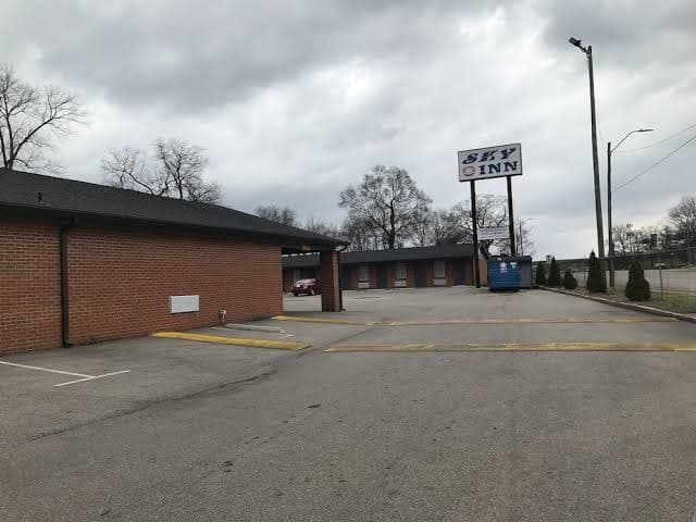 Sky Inn Hotel, Motel in Irondale