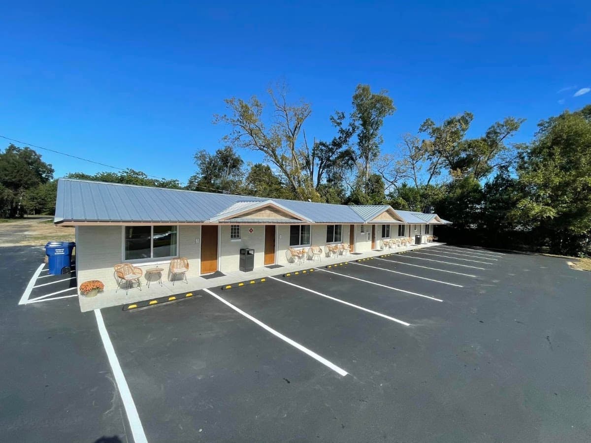 The Calhoun Roadside Motor Lodge, Motel in Blountstown
