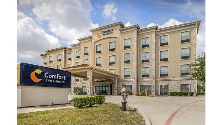 Comfort Inn & Suites Fort Worth - Fossil Creek, Hotel in Blue Mound