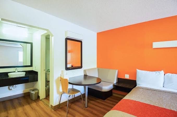 Motel 6-Blue Springs, MO - Quadruple Room - Non-Smoking, Motel in Blue Springs