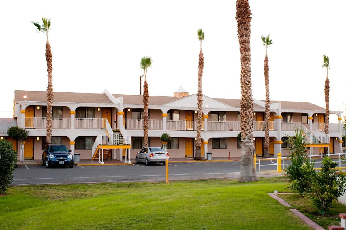 Emerald Inn and Lounge, Hotel in Blythe