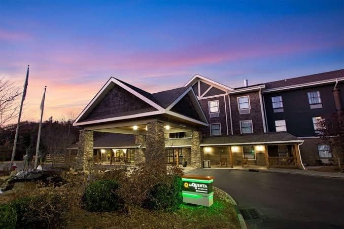 La Quinta Inn & Suites by Wyndham Boone University, Hotel in Boone