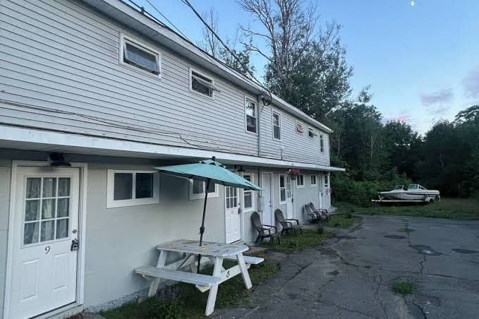 Newly renovated motel garden rooms heart of boothbay affordable great hospitaliy, Motel in Boothbay