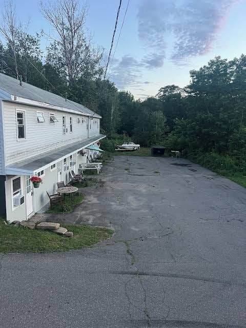 Newly renovated motel garden rooms heart of boothbay affordable great hospitaliy, Motel in Boothbay
