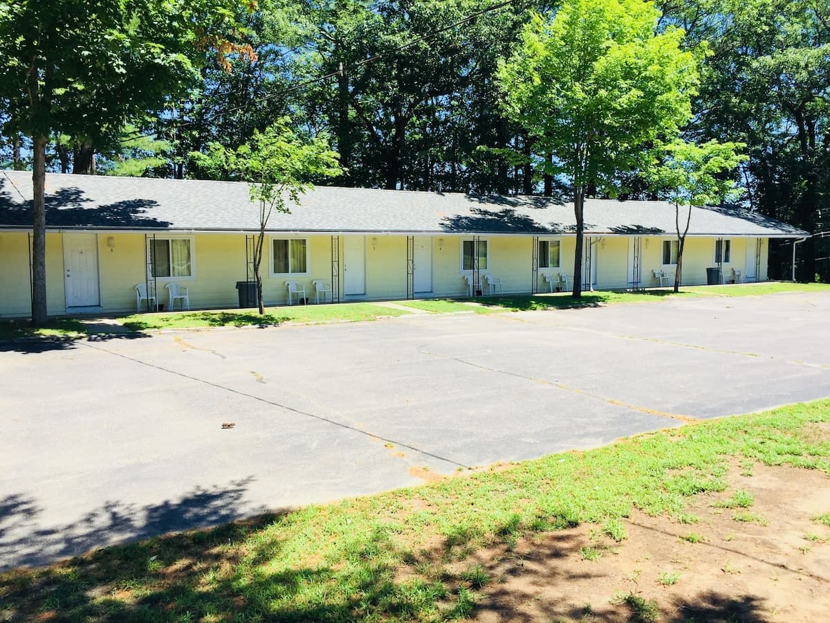 Elmwood Motor Lodge, Hotel in Boscawen