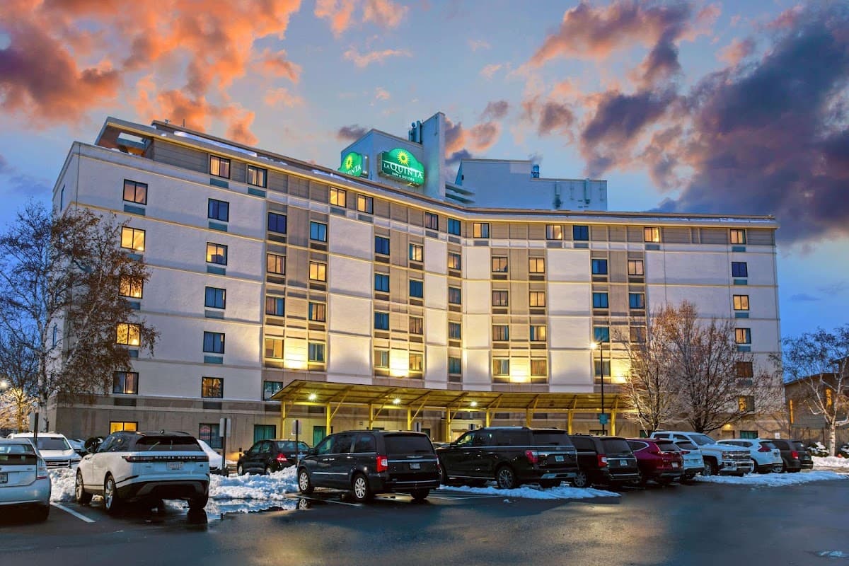 La Quinta Inn & Suites by Wyndham Boston Somerville, Hotel in Ten Hills