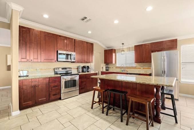 Lake Travis Retreat w/ Pool, Hot Tub & Game Room, Holiday Home in Briarcliff