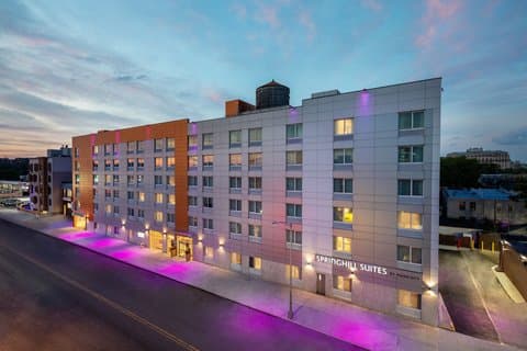 SpringHill Suites New York JFK Airport/Jamaica, Hotel in Briarwood